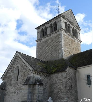 photo du  clocher roman de l'église st Pierre et st Paul